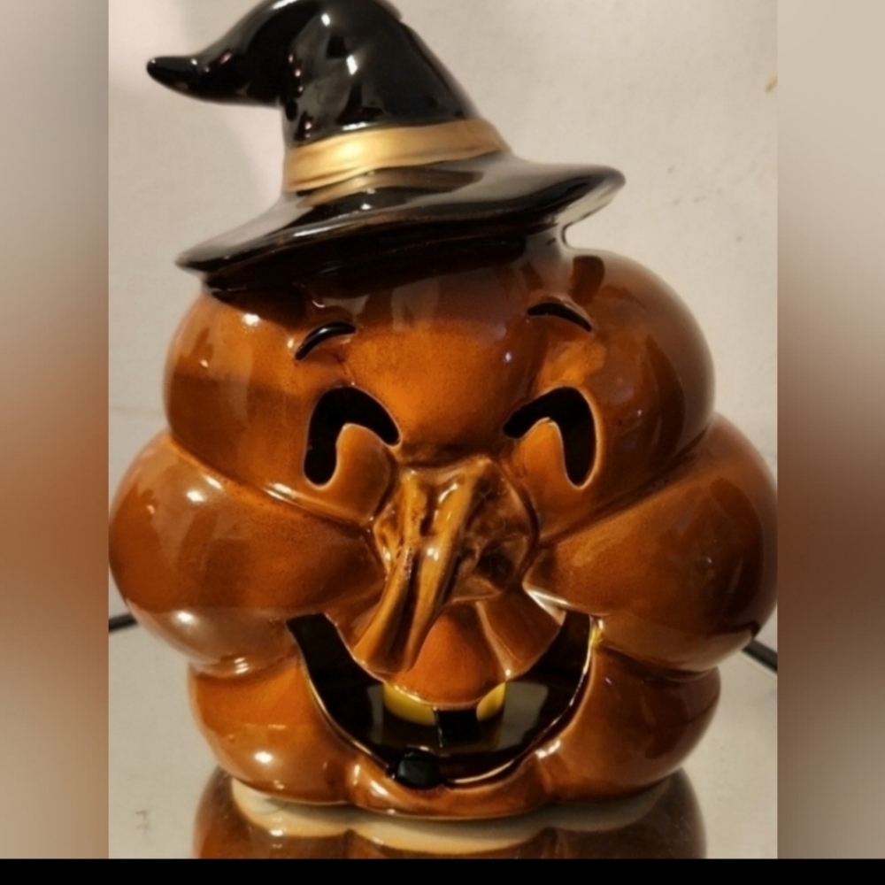 Tealight candle holder